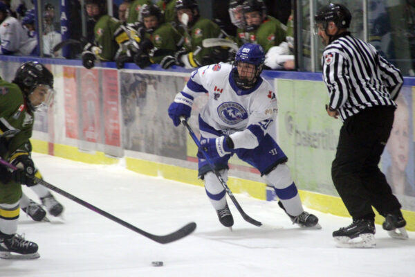 Voodoos re-acquire star forward